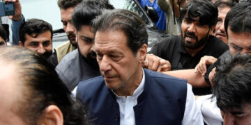 لاہور ہائیکورٹ عمران خان کی نااہلی کیخلاف درخواست لارجر بینچ کے سپرد
