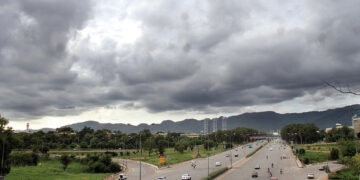اسلام آباد اور پشاور کے مختلف علاقوں میں تیز ہواؤں اور بوندا باندی کا امکان