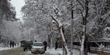 بلوچستان  موسم سرما کی پہلی برفباری سے موسم خوشگوار ہوگیا