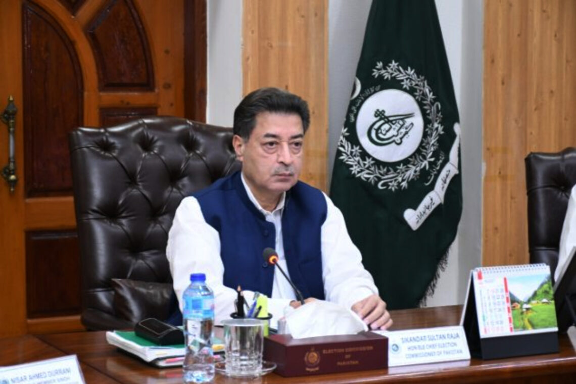 انتخابی شیڈول 8 فروری سے 54 روز پہلے جاری ہوگا چیف الیکشن کمشنر
