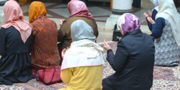 اب سندھ کی مسجدوں میں خواتین بھی نماز پڑھا کریں گی