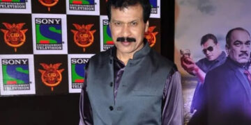 بھارتی ڈرامہ سیریل سی آئی ڈی کے اداکار دنیش فیڈنس چل بسے