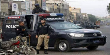 کراچی پولیس کے 82 افسران اور اہلکار معطل