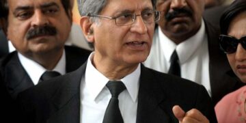 فیصلے آٹھ فروری کیلئے ہو رہے ہیں اعتزاز احسن کا عمران خان کی سزا پر ردعمل &mdash; پاک الرٹس: سنسنی نہیں، صرف خبر‫‬ - PakAlerts.net &mdash; قابل اعتماد ڈیجیٹل نیوز پلیٹ فارم عالمی امور، تازہ ترین خبریں, سیاست, ٹیکنالوجی، کھیل، معیشت، تفریح، صحت، تعلیم، اور بہت کچھ ایک جگہ پر۔