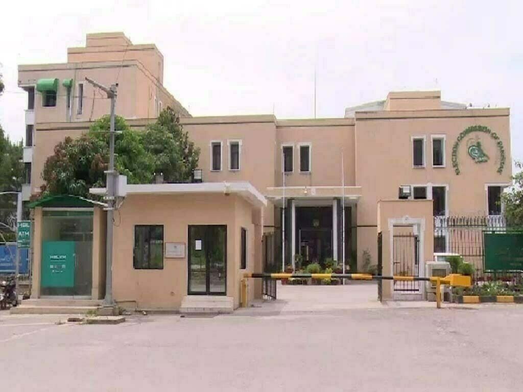 پی ٹی آئی انتخابی نشان سے متعلق فیصلہ  الیکشن کمیشن کا اہم اجلاس آج ہوگا