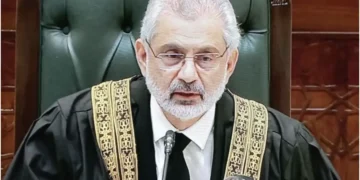 آپ باہر جاکر الزامات لگاتے ہیں چیف جسٹس اور لطیف کھوسہ پھر آمنے سامنے