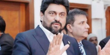 کراچی کی قسمت بدلنے کے بیانات سے پہلے گٹر کے ڈھکن لگوادیں گورنر سندھ کی بلاول پر تنقید