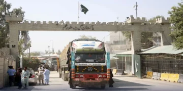 طورخم سرحدی گزرگاہ 10 روز بعد دو طرفہ تجارت کیلئے کھول دی گئی