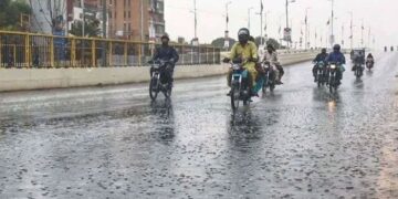 کراچی میں صبح سویرے ابر رحمت، موسم خوشگوار ہوگیا