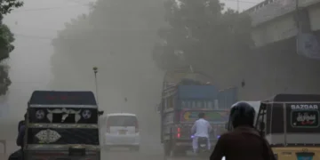 کراچی میں آج بھی تیز سرد ہوائیں، درجہ حرارت گر گیا