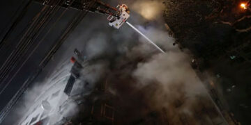 بنگلہ دیش ميں عمارت میں آگ لگ گئی