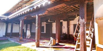 سوات میں بغیر کیل اور ستون کے نایاب لکڑی سے تعمیر خوبصورت مسجد