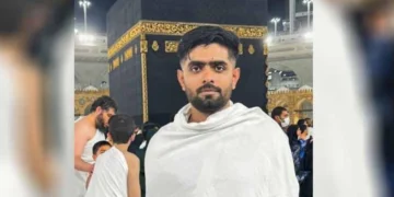 سابق کپتان بابراعظم نے عمرے کی سعادت حاصل کرلی