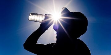 گرمی کے پیش نظر ماہرین صحت کا شہریوں کو احتیاطی تدابیر اختیار کرنے کا مشورہ