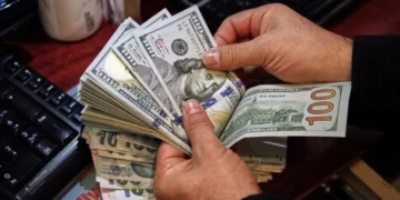 انٹر بینک مارکیٹ میں ڈالر کی قیمت میں کمی
