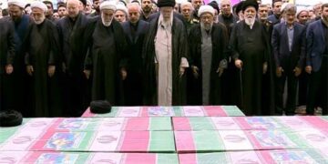 ایرانی صدر ابراہیم رئیسی کی نمازِ جنازہ ادا، ہزاروں افراد شریک