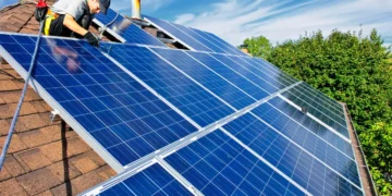 سولر پینل کی قیمتوں میں 65 فیصد کمی