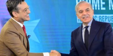 وزیراعظم نے کامیڈین شفاعت کو اپنی نقل اتارنے کیلئے سٹیج پر بلالیا