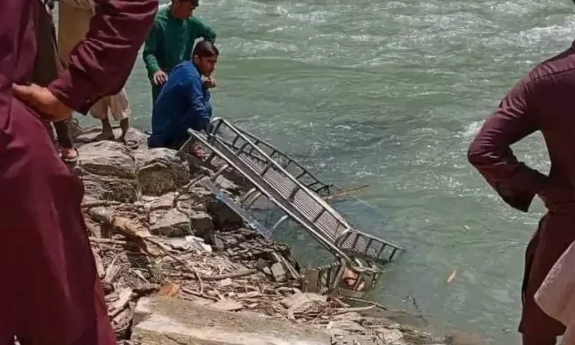 آزاد کشمیر حادثہ، جاں بحق مسافروں کی تعداد15 تک پہنچنے کا خدشہ