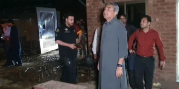 محسن نقوی کا قذافی اسٹیڈیم کا دورہ، اپ گریڈیشن کا کام رات  کو بند ہونے پر ناراض