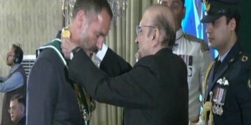 صدر آصف زرداری نے پرنس رحیم آغا خان کو نشان پاکستان سے نواز دیا