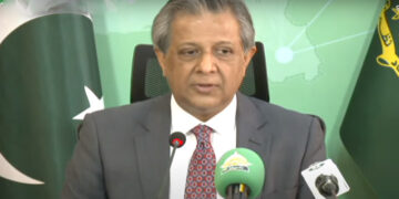 سپریم کورٹ کے فیصلے سے حکومت کو کوئی خطرہ نہیں، اعظم نذیر تارڑ