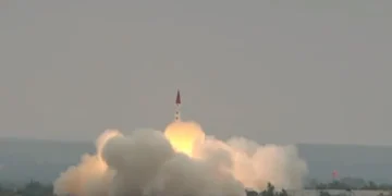 پاکستان کا زمین سے زمین تک مار کرنے والے بیلسٹک میزائل شاہین ٹو کا کامیاب تجربہ