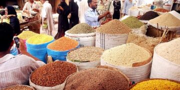 پیٹرولیم مصنوعات کی قیمت میں کمی کے بعد ہفتہ وار مہنگائی کی شرح میں بھی معمول کمی