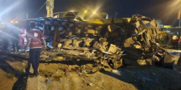 ایران میں پاکستانی زائرین کی بس خوفناک حادثے کا شکار، 35 افراد جاں بحق 15 زخمی