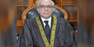جسٹس منیب اختر آرٹیکل 63 اے کی سماعت کرنے والے بینچ میں شامل کیوں نہیں ہوئے؟