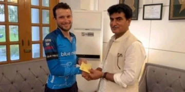 پنجاب حکومت نے لاہور میں لُٹ جانیوالےجرمن سیاح کوبڑی مالی مدد فراہم کر دی