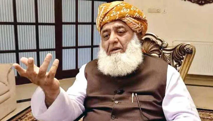 مولانا فضل الرحمان کا حکومت کو آئینی ترمیم میں جلد بازی نہ کرنے کا مشورہ
