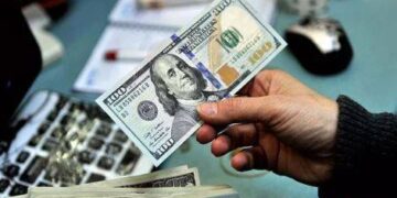 انٹر بینک میں ڈالر 12 پیسے سستا ہو گیا