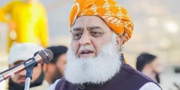 جمعیت علمائے اسلام کے سربراہ مولانا فضل الرحمان لندن پہنچ گئے