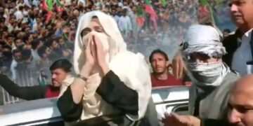 بشریٰ بی بی کی قیادت میں قافلہ زیروپوائنٹ پہنچ گیا،پولیس کی شیلنگ