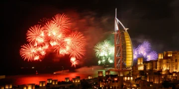 دبئی حکام کا نئے سال کے موقع پر محنت کشوں میں مراعات اور انعامات تقسیم کرنے کا اعلان