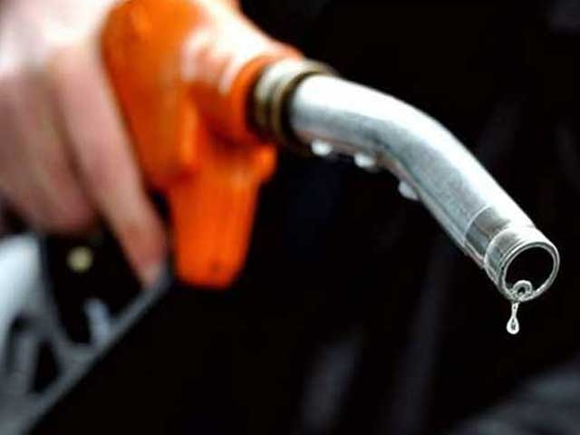 حکومت نے نئے سال پر عوام پر پیٹرول بم گرادیا
