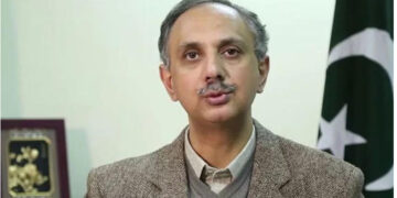 پاکستان میں اس وقت آئین پرعمل نہیں کیا جا رہا: عمرایوب