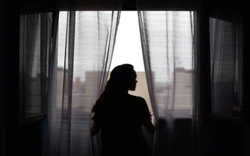 حیدرآباد: خاتون خودکشی کی کوشش کرتے کھڑکی میں پھنس گئی