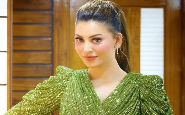 پوسٹر کے بعد اروشی خود بھی ‘ڈاکو مہاراج’ سے آؤٹ؟