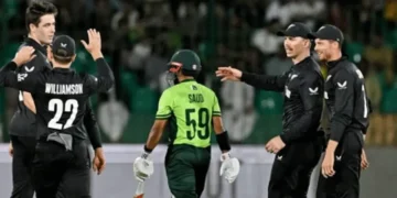نیوزی لینڈ سے پہلے میچ میں شکست کھانے کے بعد اب بھی پاکستان کی ٹیم سیمی فائنل میں کوالیفائی کر سکتی ہے