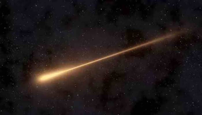 کراچی میں شہاب ثاقب کے دلکش نظارے، فضاؤں میں ٹوٹے تارے پھیل گئے