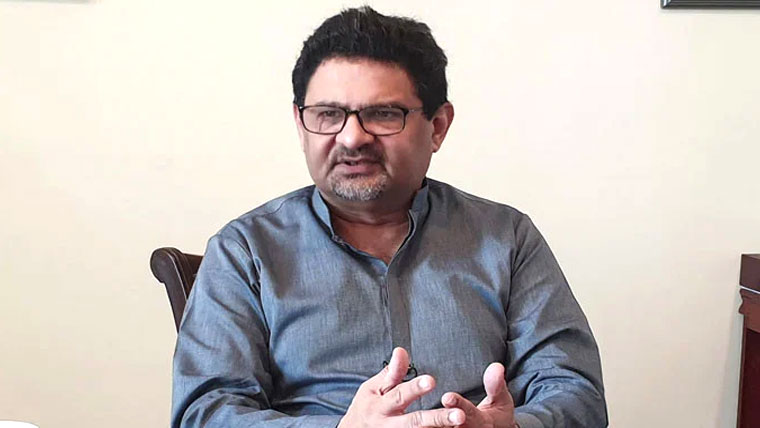 گزشتہ تین سالوں سے پاکستانی غریب ہوتے جا رہے ہیں، مفتاح اسماعیل