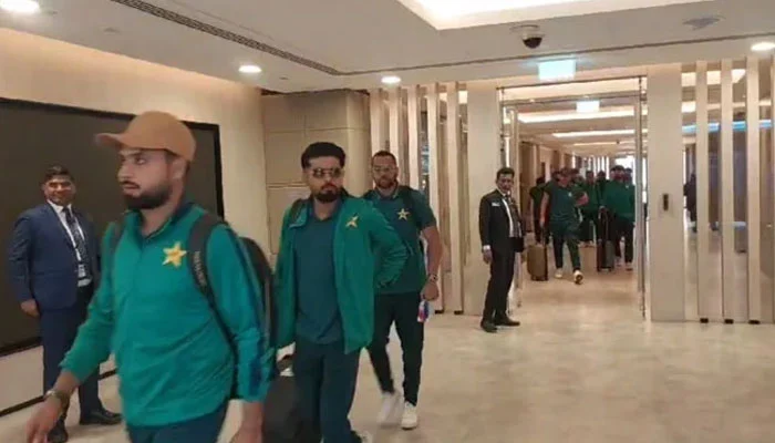 دورہ نیوزی لینڈ میں بدترین شکست کے بعد قومی کرکٹ ٹیم وطن واپس پہنچ گئے