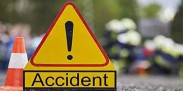 کراچی میں لیاری ایکسپریس وے پر ڈمپر نے 3 گاڑیوں کو ٹکر مار دی