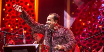 راحت فتح علی خان اپنے بیٹے کے ہمراہ میوزک ٹور کے لیے برطانیہ پہنچ گئے