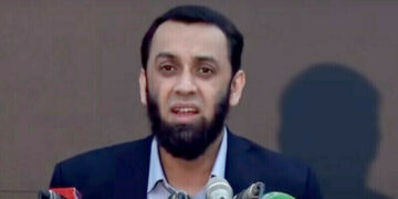 عطا تارڑ کا دعویٰ: ایل او سی پر بھارت کو بڑی شکست، 50 فوجی ہلاک، رافیل طیاروں کو شرمندگی کا سامنا