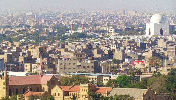 کراچی میں آج بھی گرمی اور نمی کا زور، درجہ حرارت 37 ڈگری تک پہنچنے کا امکان