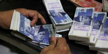 دو مالی سالوں میں 712 ارب روپے سے زائد اضافی اخراجات، وزارتوں کی کارکردگی پر سوالیہ نشان