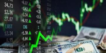 پاکستان اسٹاک ایکسچینج میں مثبت رجحان، ڈالر کی قیمت میں معمولی کمی